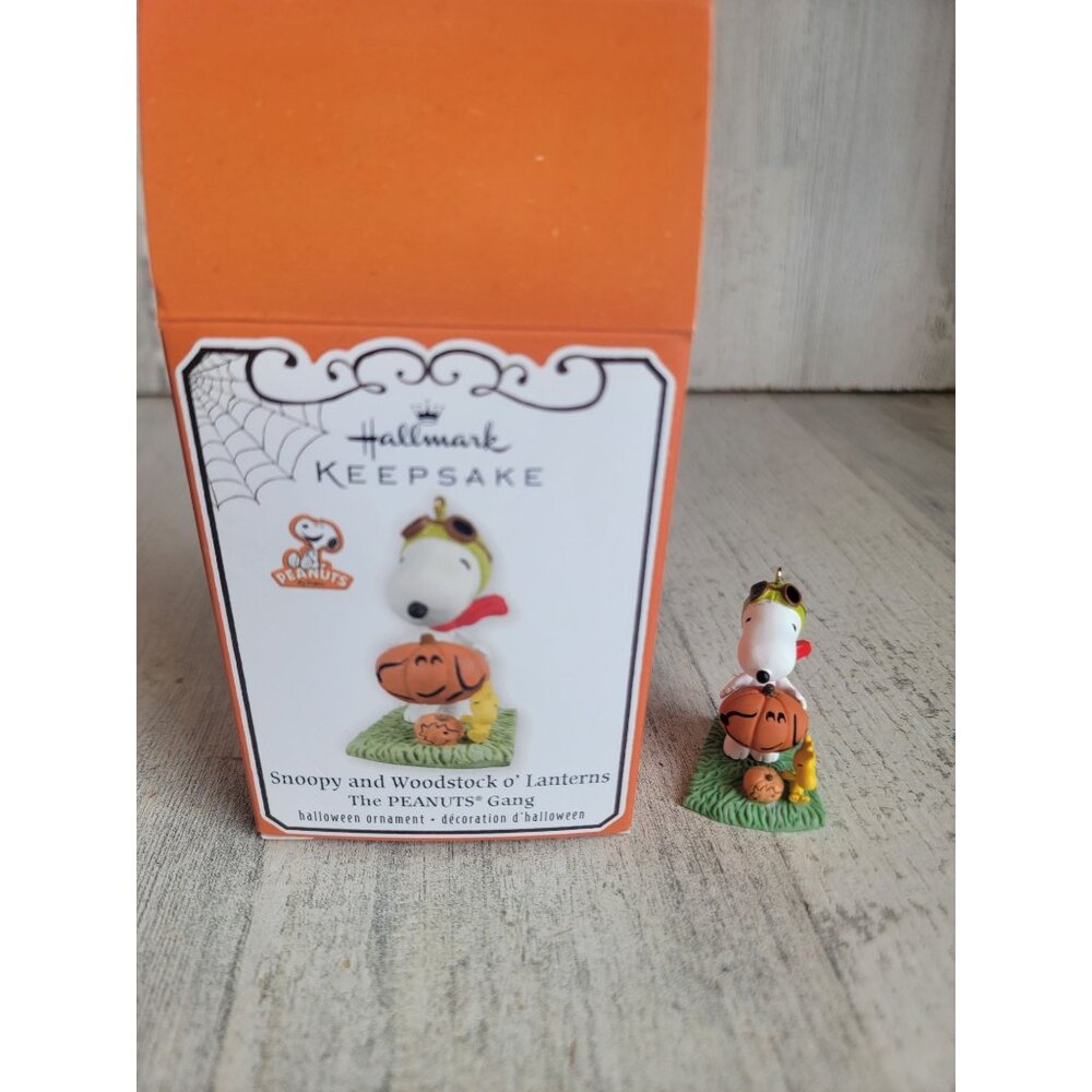 Hallmark snoopy and woodstock o'lanterns ornament Xmas